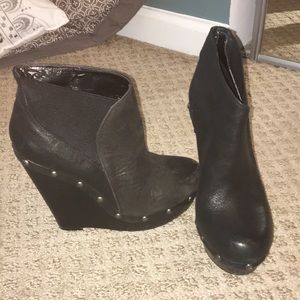 Jessica Simpson—Black Clog Booties